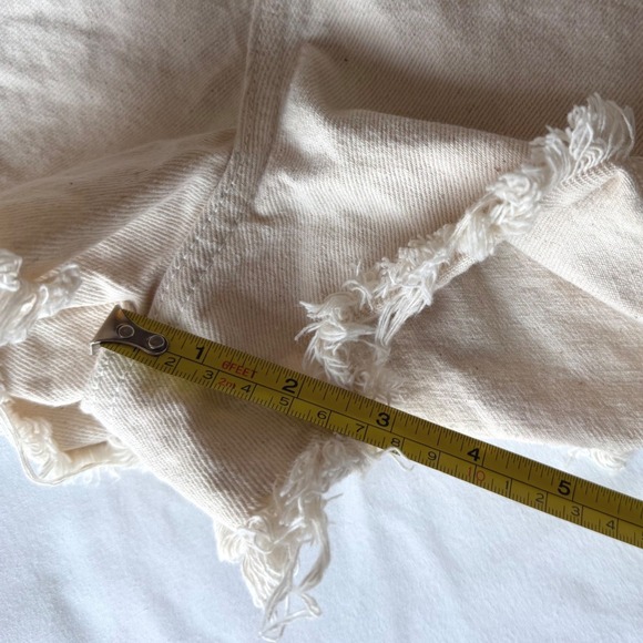 Zara Womens High Waisted Denim Shorts Ecru Off White Frayed Hem Size US 0 MEX 22 - Picture 8 of 9